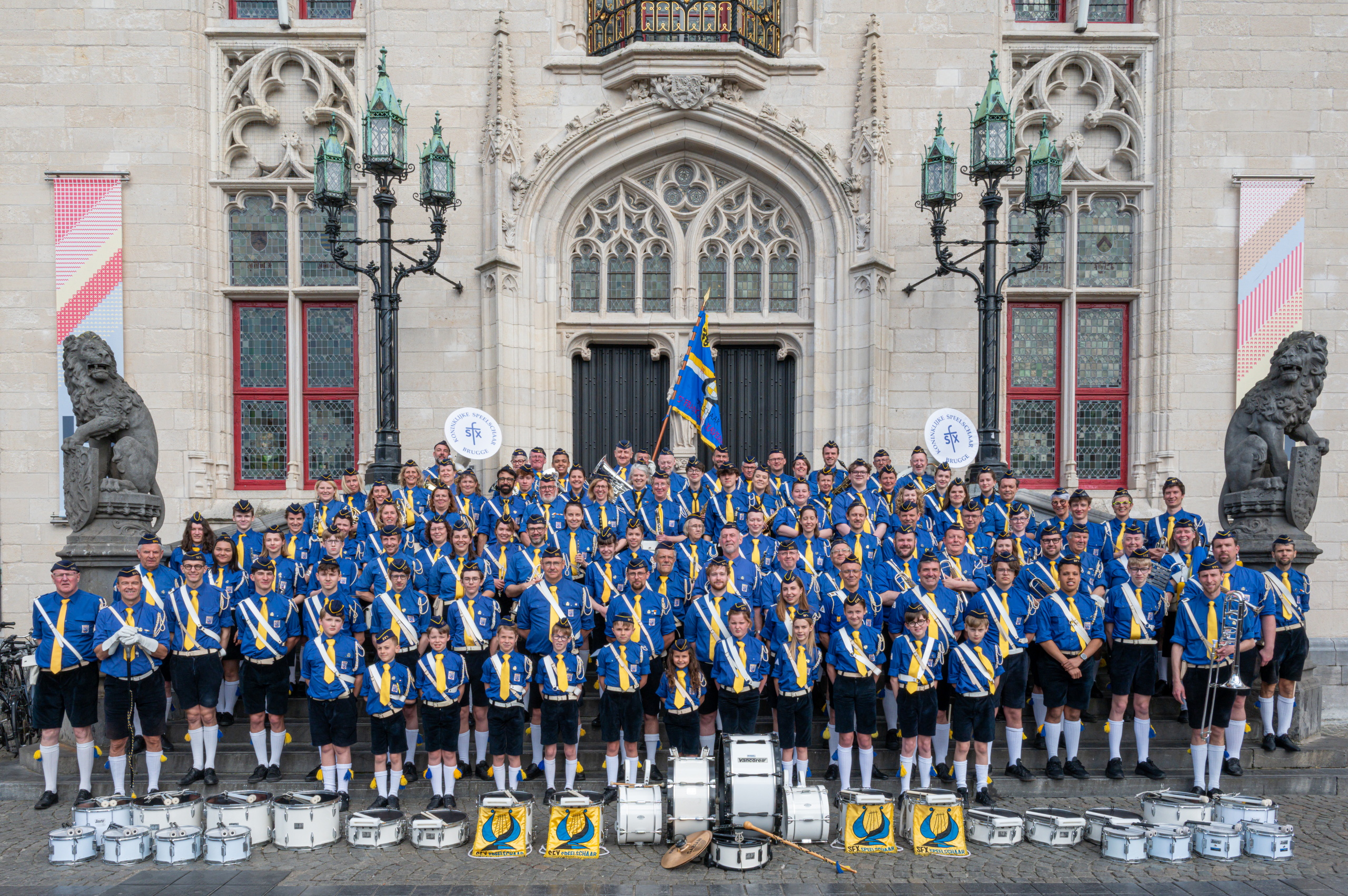 Harmonie concert Markt Brugge met publiek